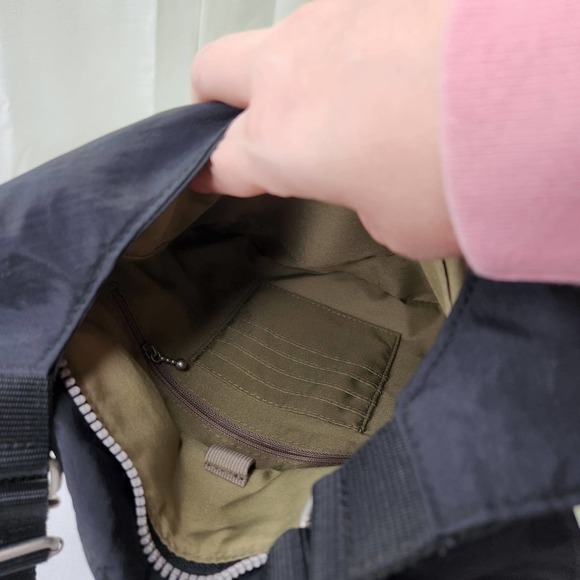 Baggallini Zipper Pocket Crossbody Black Adjustable Strap Lightweight Hobo Bag - Picture 4 of 9